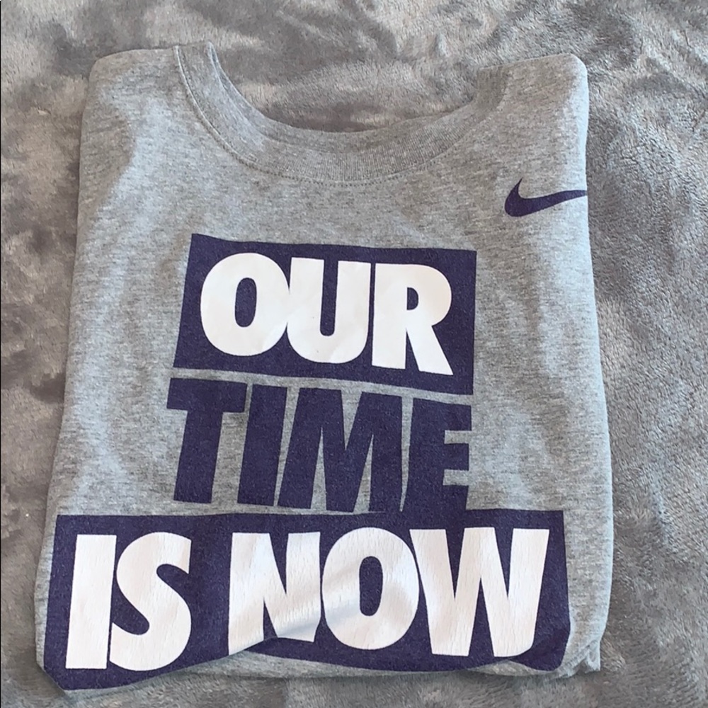 men’s small nike grey shirt